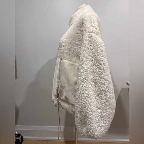 UGG sherpa + faux-shearling zip-up sweater/jacket in a cream/ivory colo - Picture 9 of 16